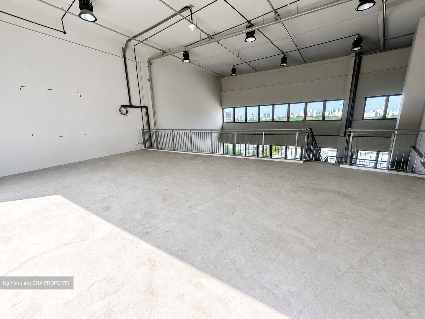 Carros Centre (D25), Factory #588945601